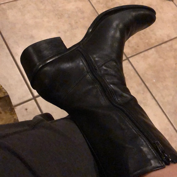 Boots - Picture 3 of 9